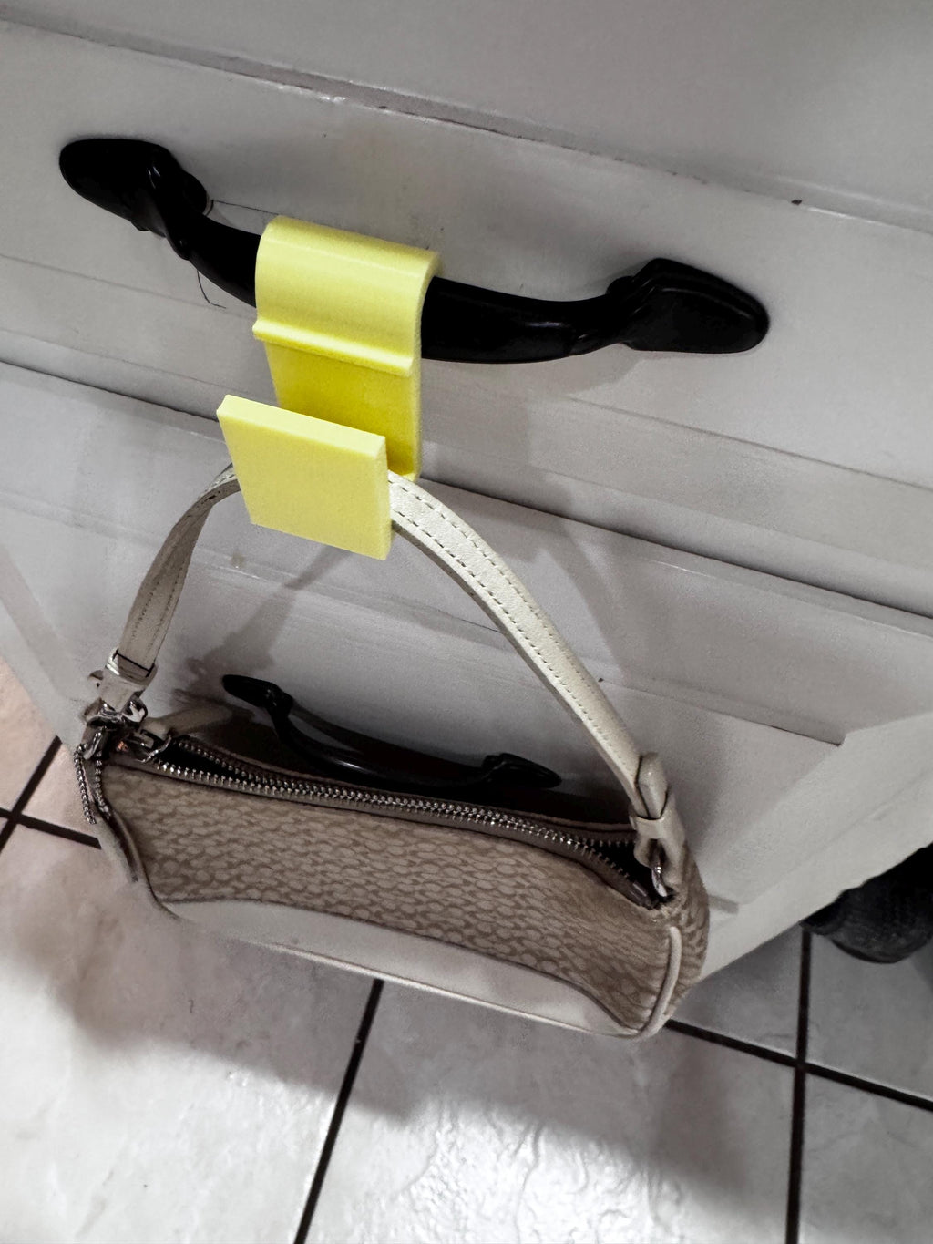 Hand bag clip